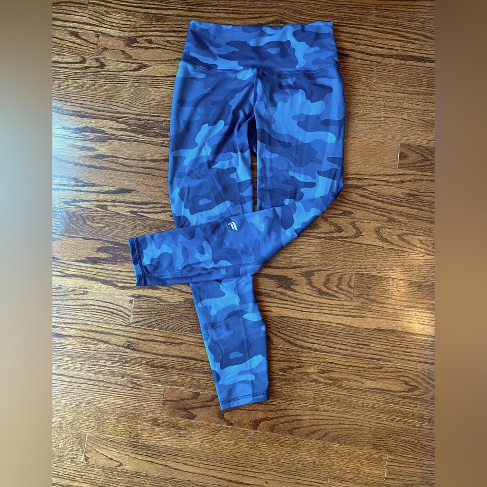 Fabletics 7/8 Powerhold blue camo leggings - S
